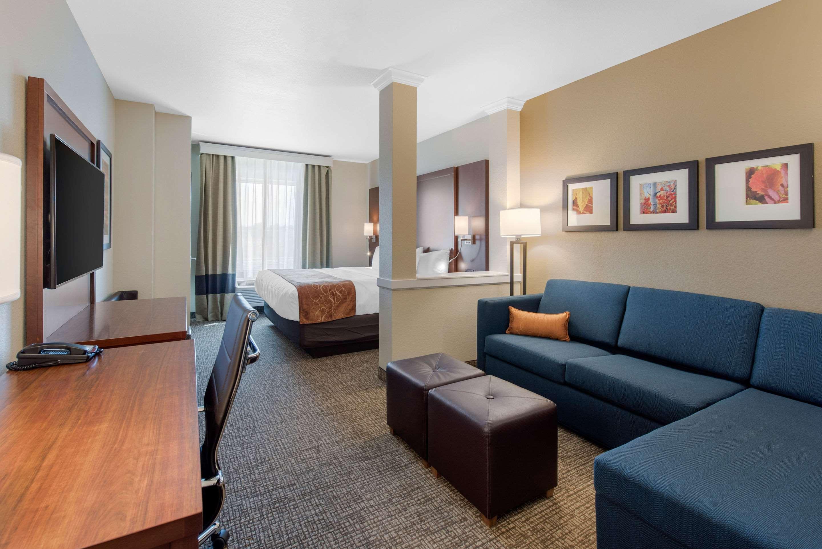 Comfort Suites Denver International Airport Экстерьер фото
